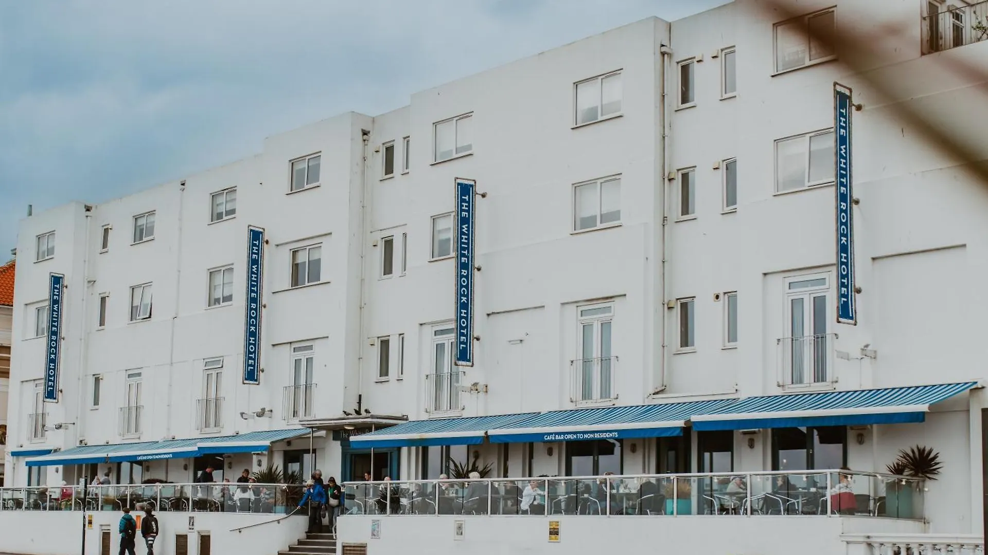 Staying Near Tablet Gallery: 5 Central Hastings Hotels Compared