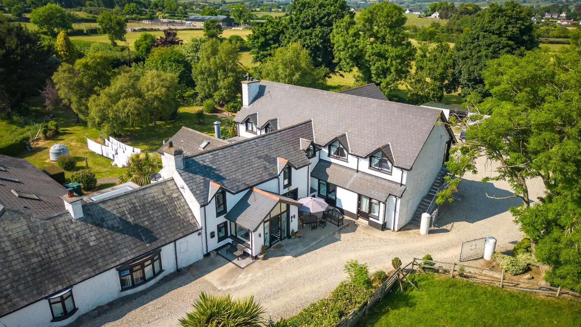 4 Family-Friendly Hotels Near Dundrum Castle Worth Booking