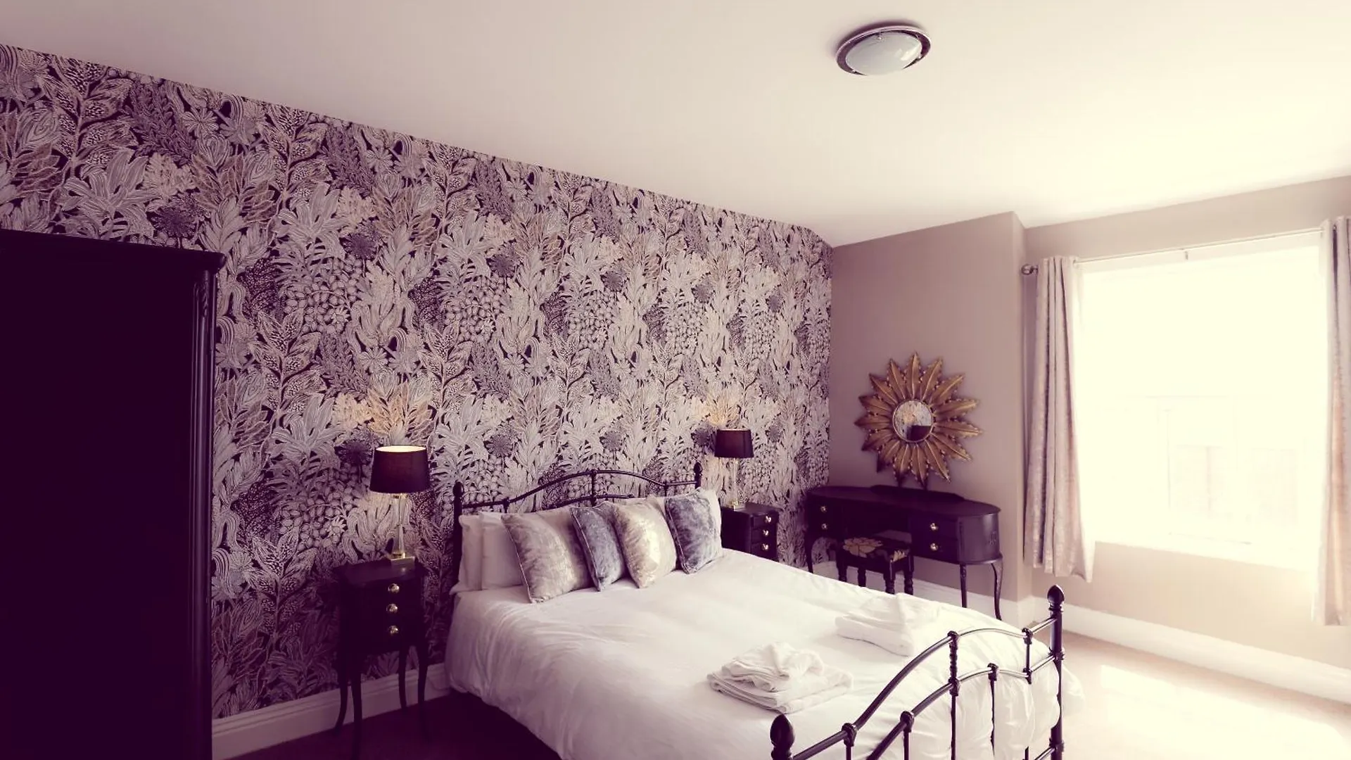 5 Hotels Near South Lakes Wild Animal Park That Deliver