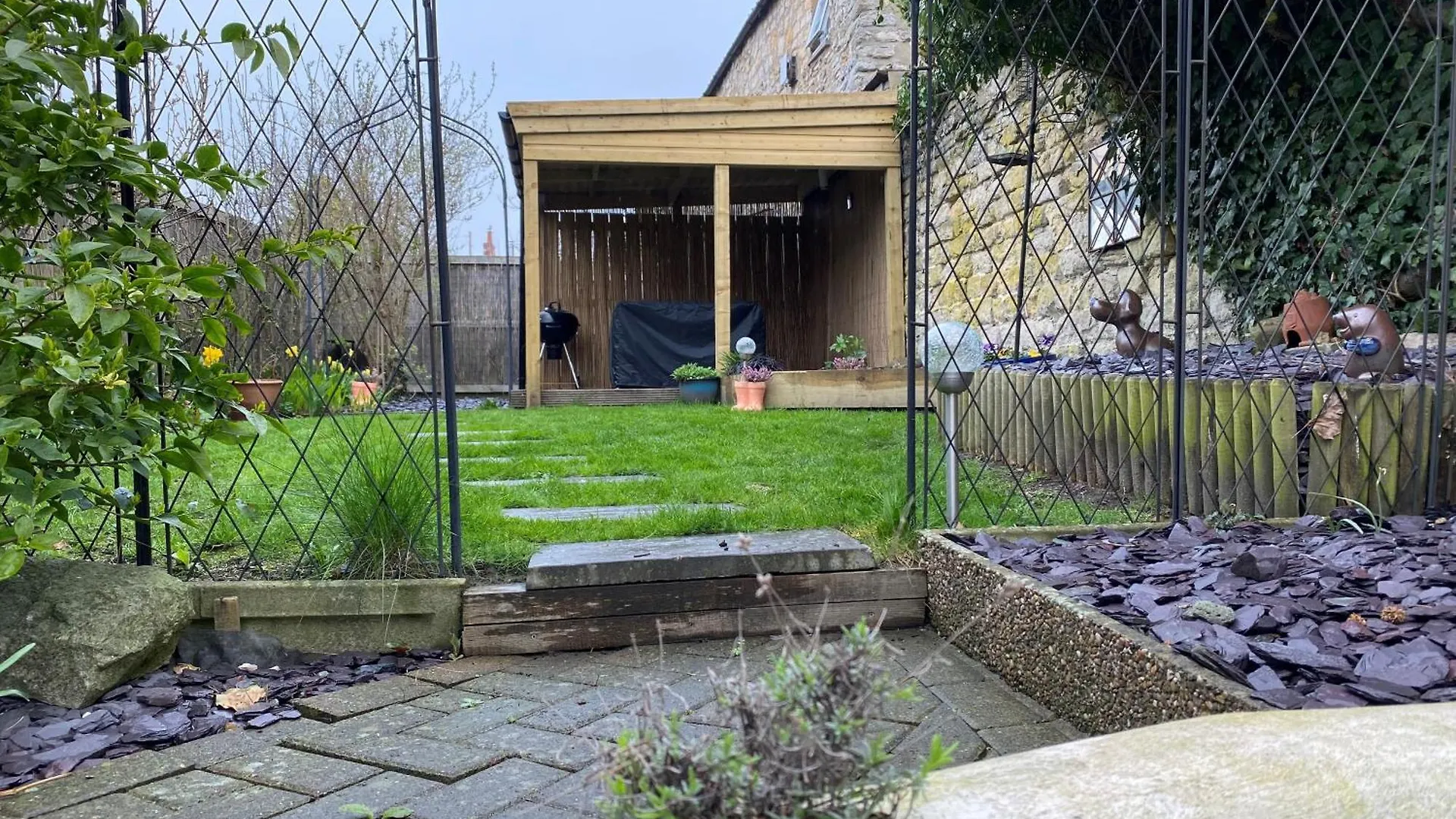 6 Central Holiday Homes Near Pickering Castle Worth Booking