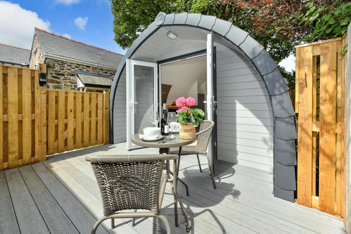 4 Smart Central Hotels Near Plas Glyn Y Weddw Worth Booking