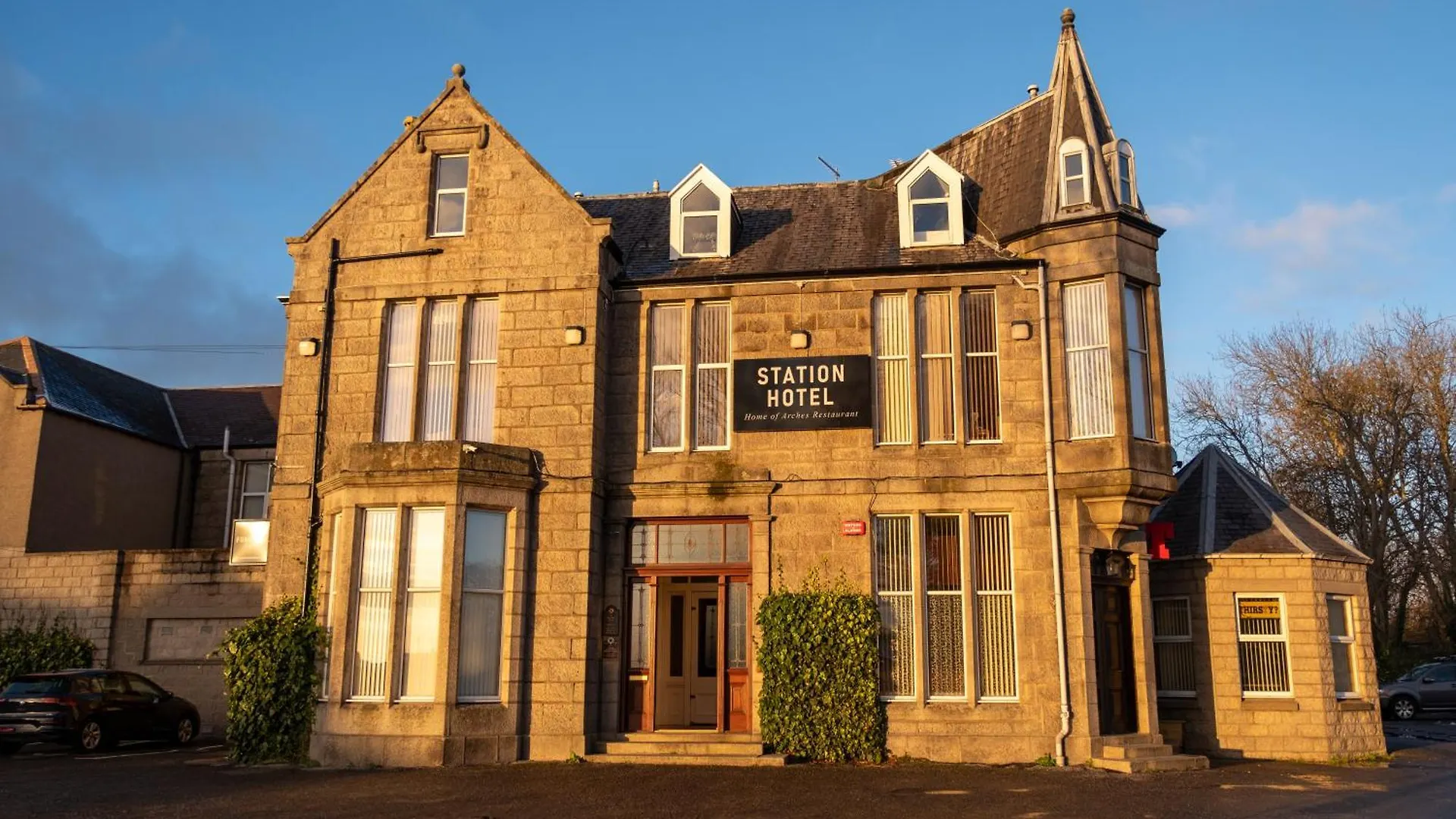 Staying Solo in Central Scotland: 11 Hotels Compared