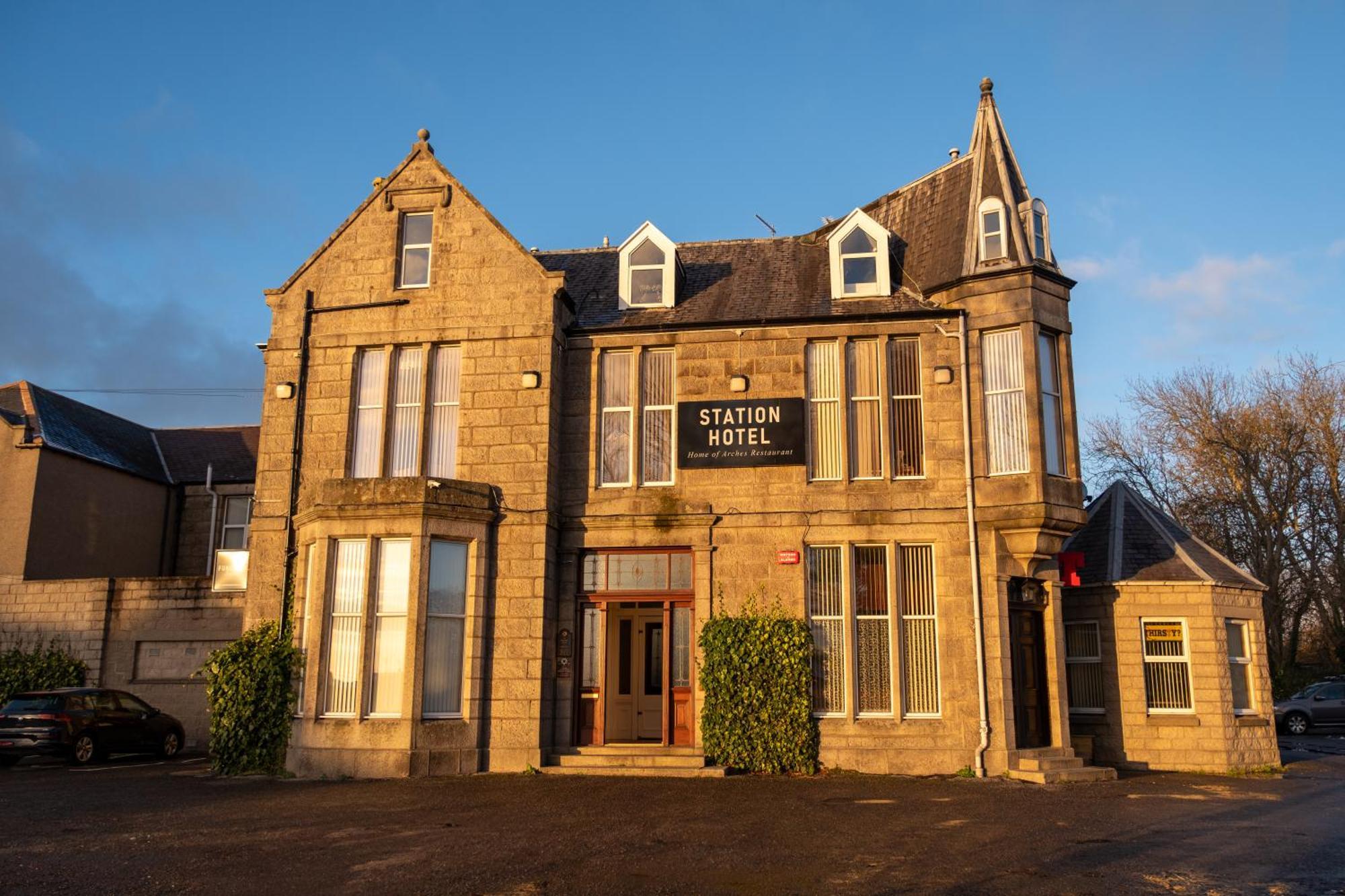 Staying Solo in Central Scotland: 11 Hotels Compared